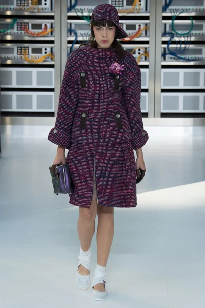 Look 16